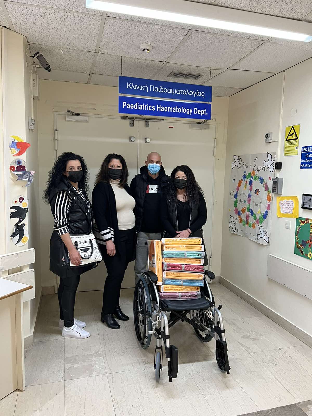 Δώρισαν αμαξιδίου στην Παιδοαιματολογική Κλινική του ΠΑΓΝΗ 