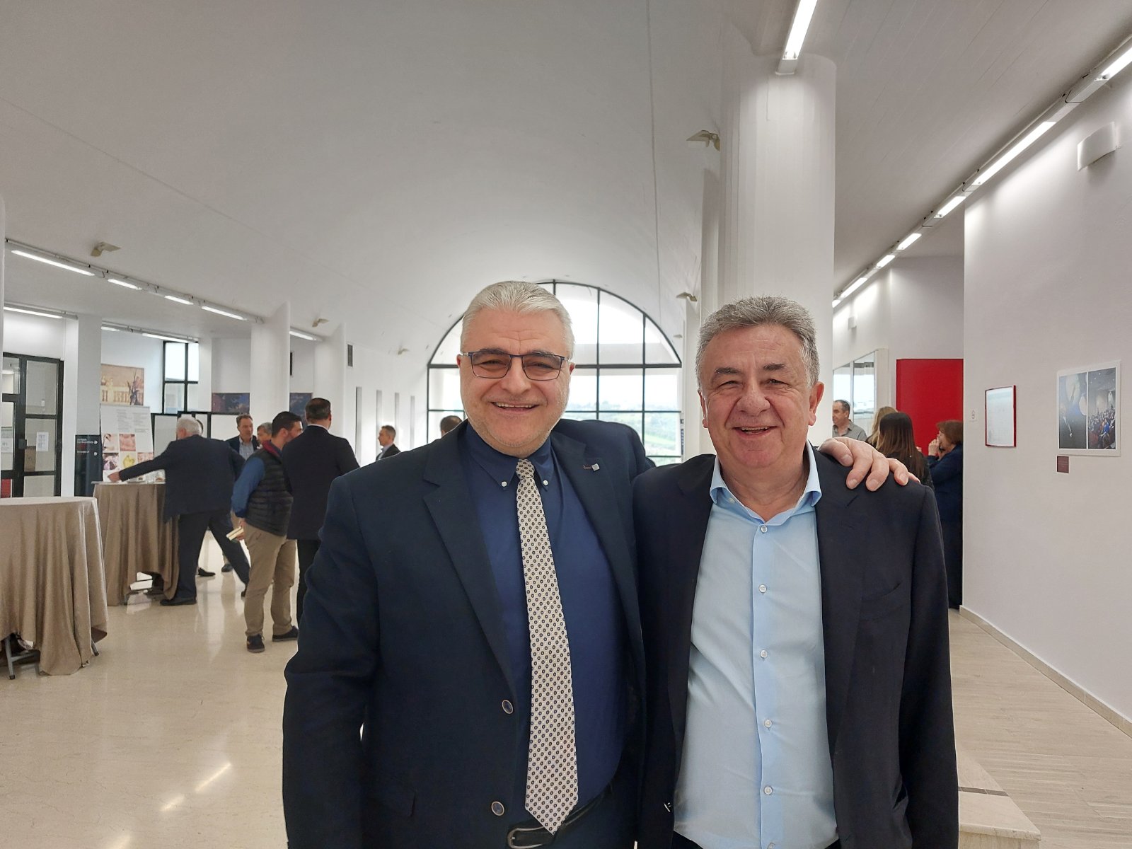 arnaoutakis tavernarakis