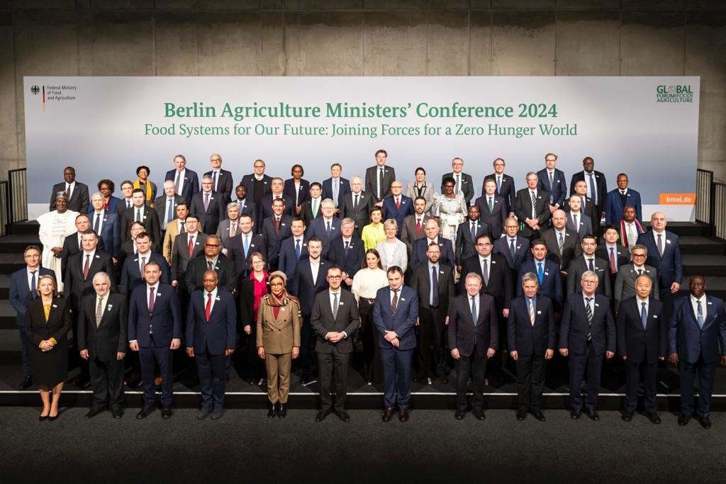 Αυγενάκης: «Υποκινούμενη η προσπάθεια να βγουν οι αγρότες στον δρόμο - Δεν θα χαριστούμε σε κανέναν για τους ελέγχους στο γάλα»