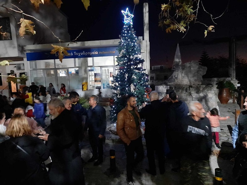  Σε εορταστικό κλίμα με τη φωταγώγηση του χριστουγεννιάτικου δέντρου στο Δ. Βιάννου