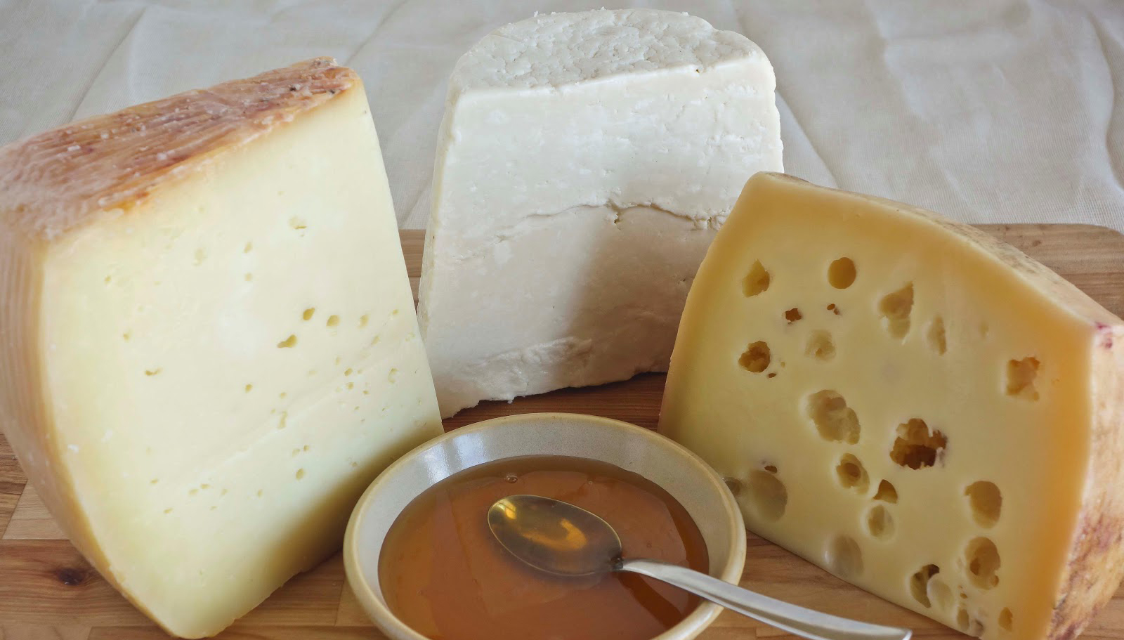 https://cretagastronomy.gr/cretan-cheeses/