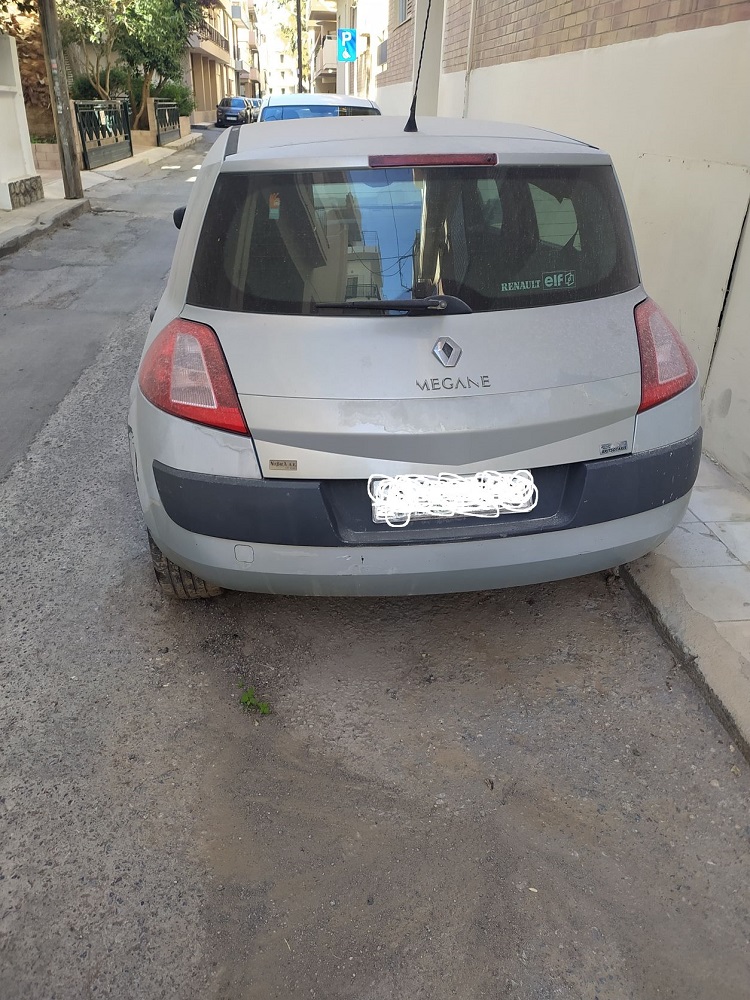 εγκαταλειμμένο αυτοκίνητο