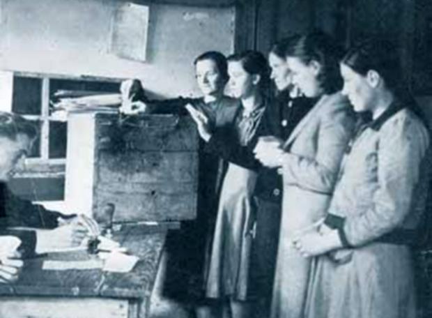 Ελένη Σκούρα