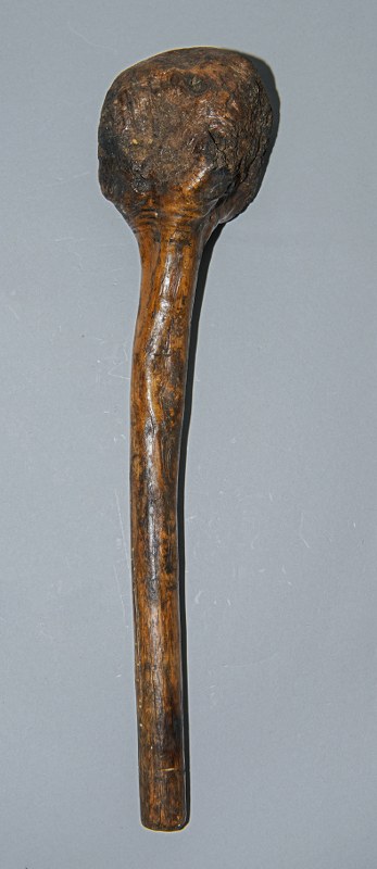 «Χουρχούδα», αυτοσχέδιο ρόπαλο φτιαγμένο από τον βολβό της αγριελιάς