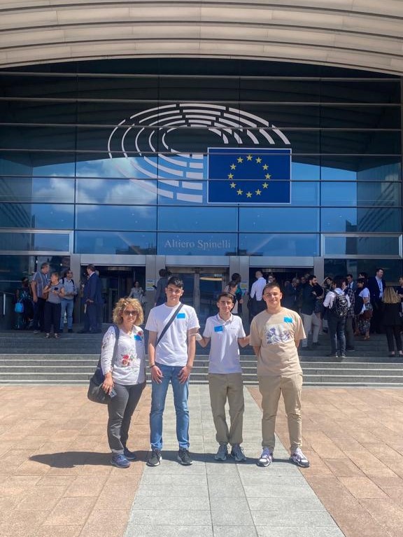 ευρωκοινοβούλιο μαθητές αγίου μύρωνα