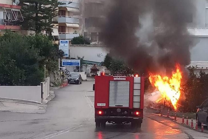 φωτιά-όχημα