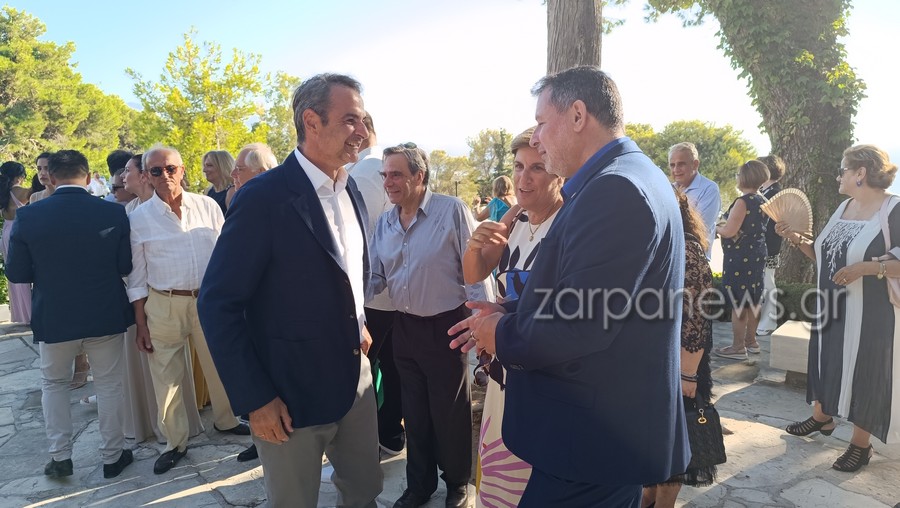 Με παπά και με κουμπάρο παντρεύτηκε την αγαπημένη του ο Δήμαρχος Χανίων