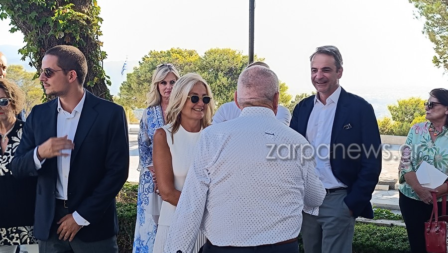 Με παπά και με κουμπάρο παντρεύτηκε την αγαπημένη του ο Δήμαρχος Χανίων