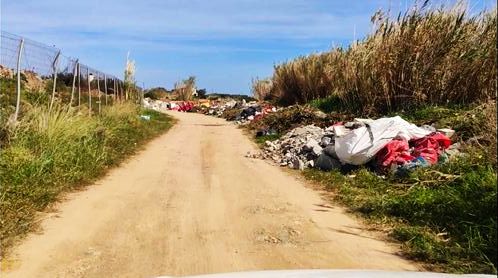 Σκουπιδότοπος το γήπεδο της Αγίας Πελαγίας