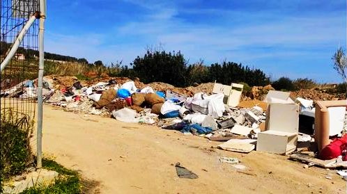 Σκουπιδότοπος το γήπεδο της Αγίας Πελαγίας