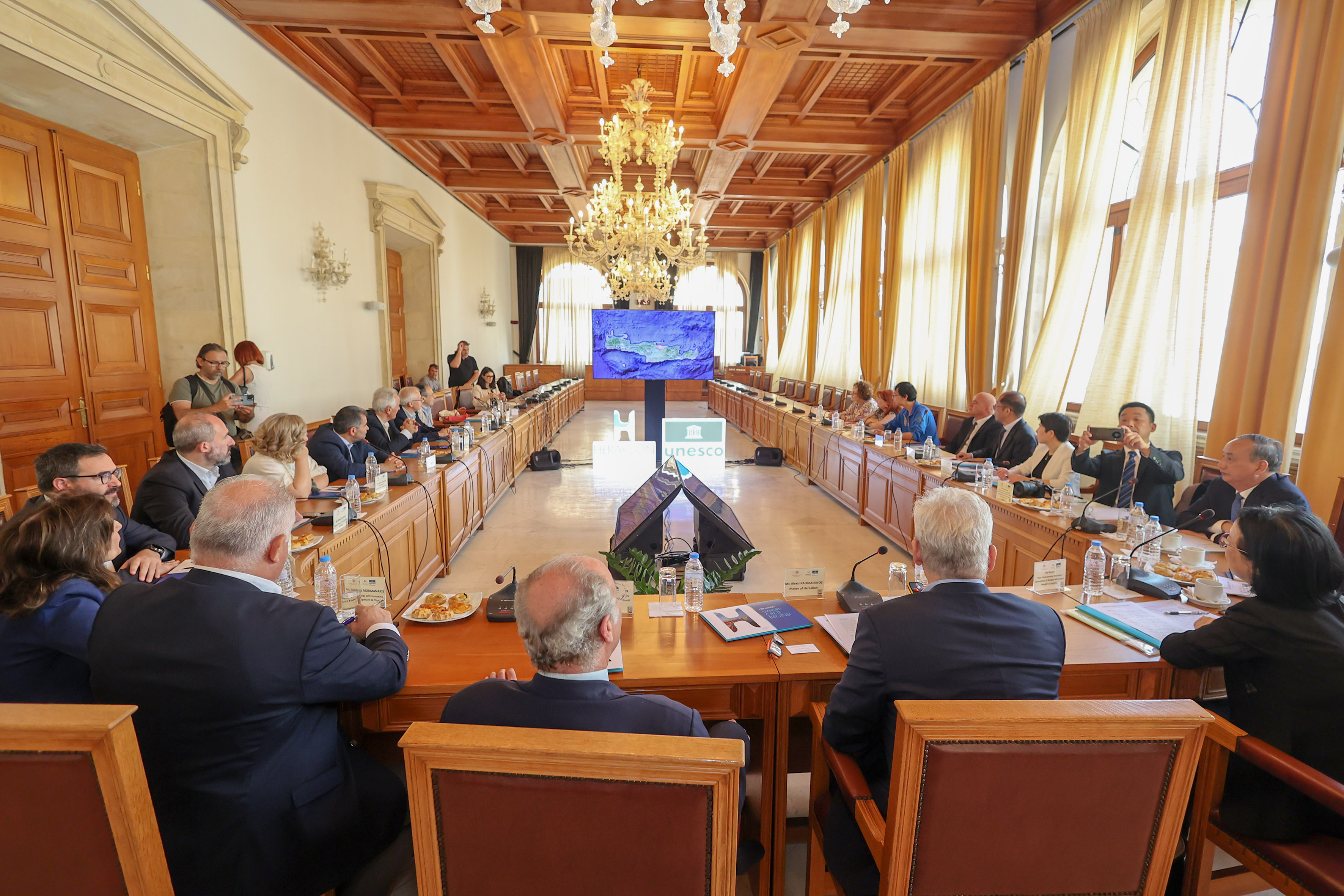 ΚΙνεζικη αντιπροσωπεία Ηρακλειο