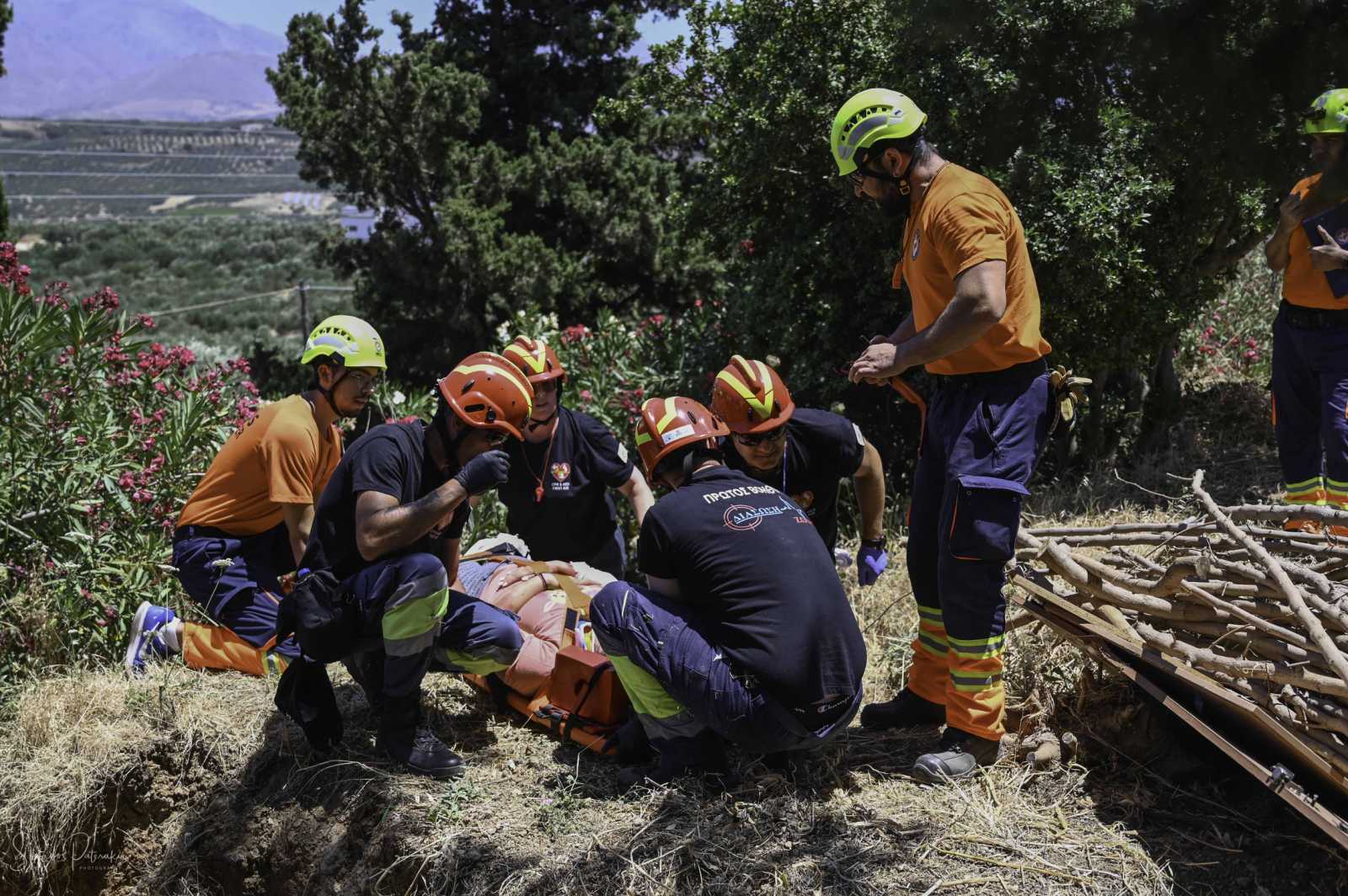 Με τη συμμετοχή εθελοντών από την Κύπρο η άσκηση πολιτικής προστασίας στο Αρκαλοχώρι 