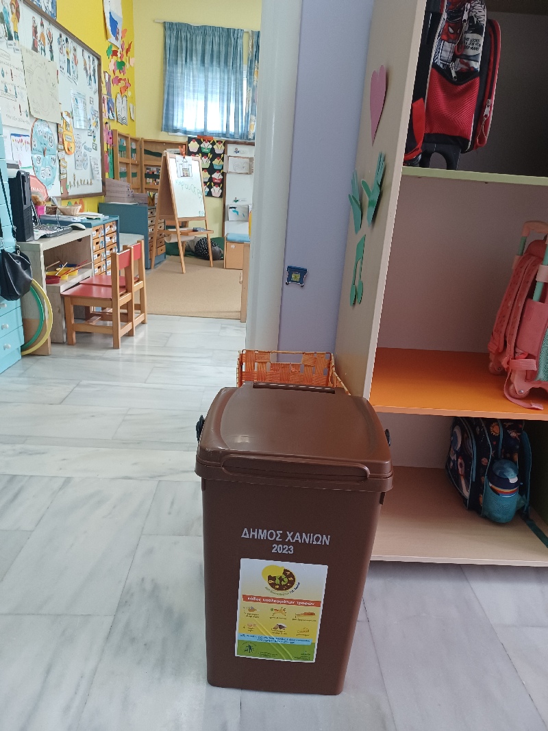 Μπήκαν οι καφέ κάδοι σε σχολικές μονάδες του Δήμου Χανίων