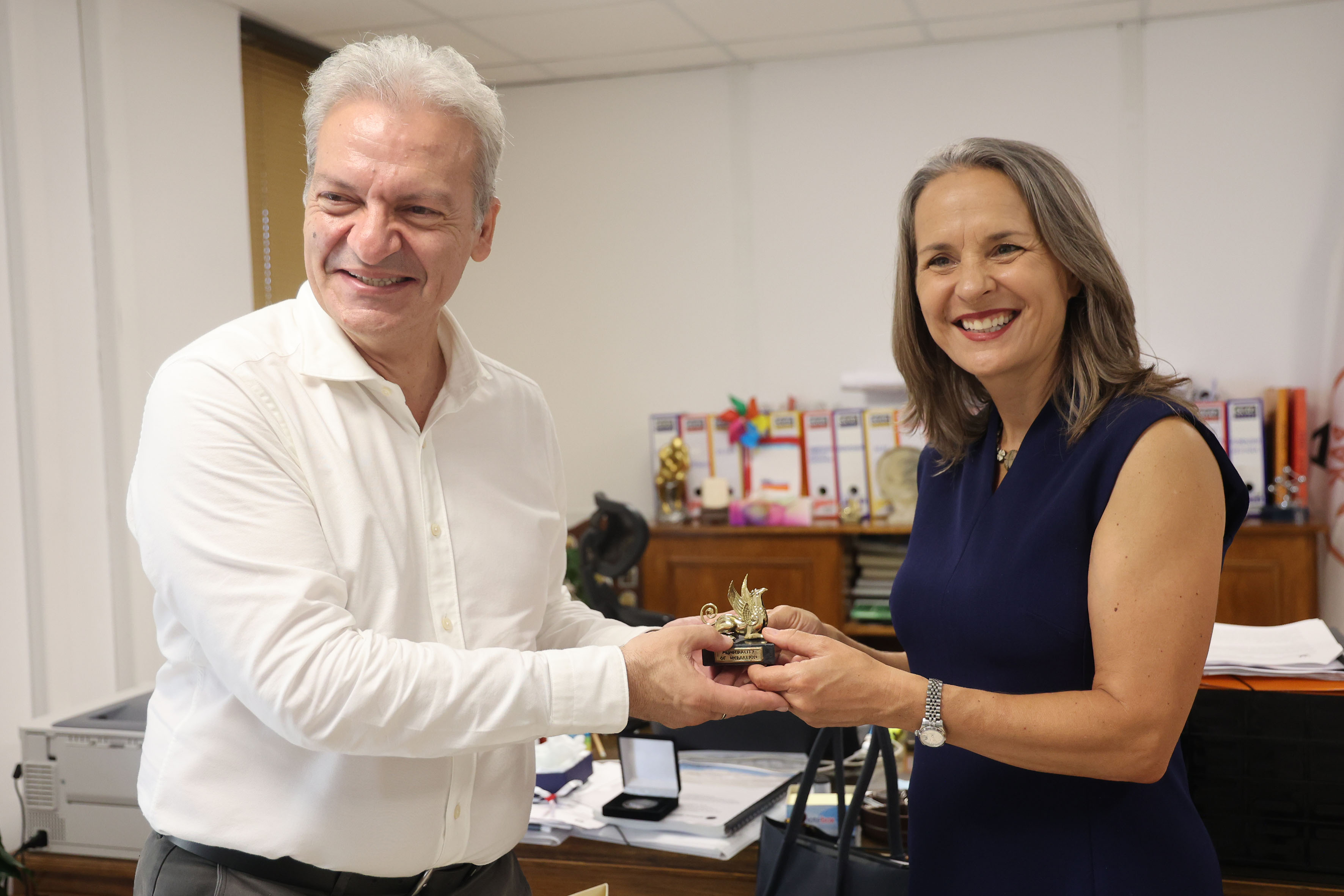 καλοκαιρινός επιτετραμμένη πρεσβεία αθήνα ηράκλειο