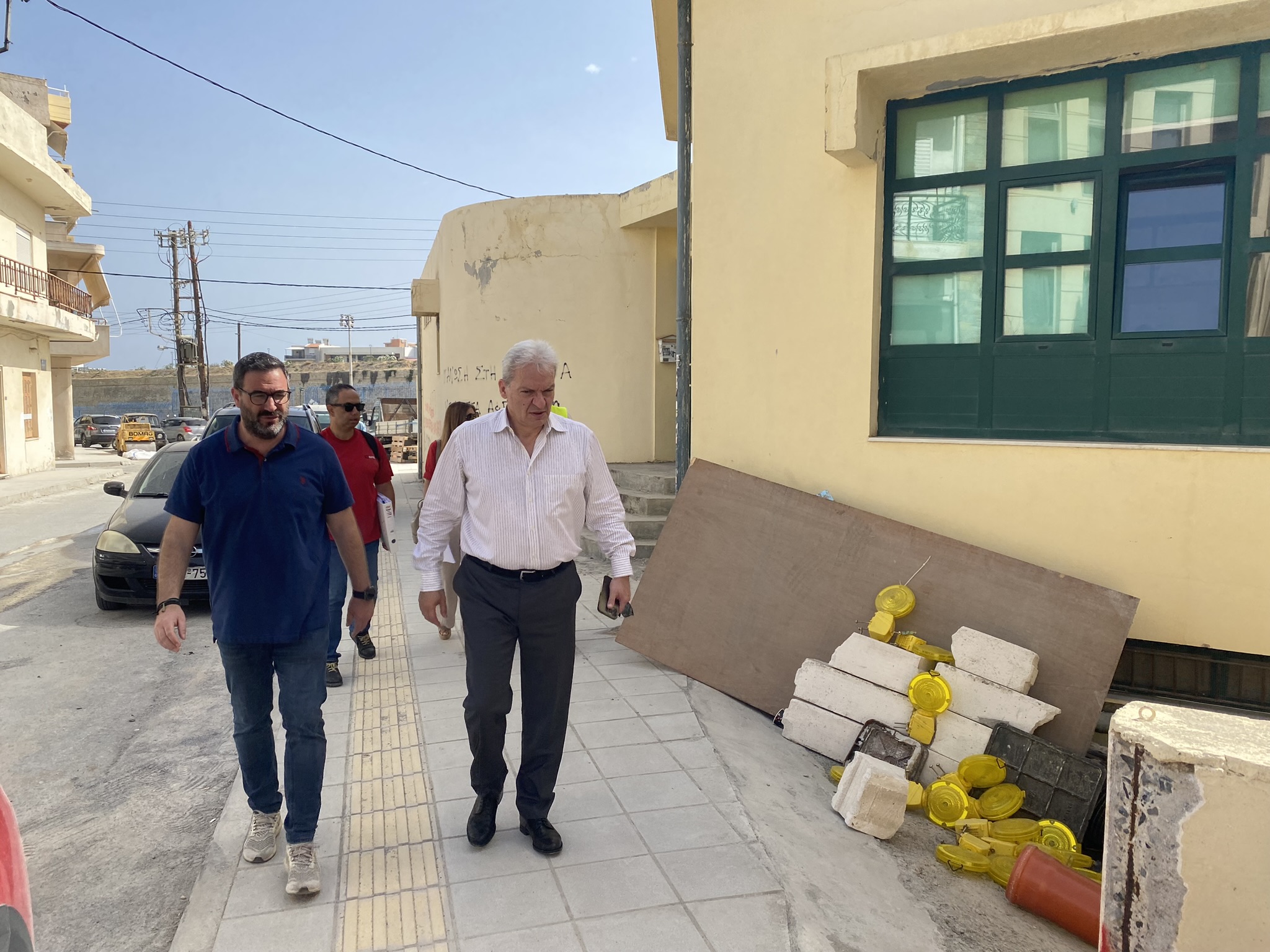 Ηράκλειο: Πιο εύκολη και ασφαλής η πρόσβαση στα σχολεία με την κατασκευή πεζοδρομίων και 25 υπερυψωμένων διαβάσεων