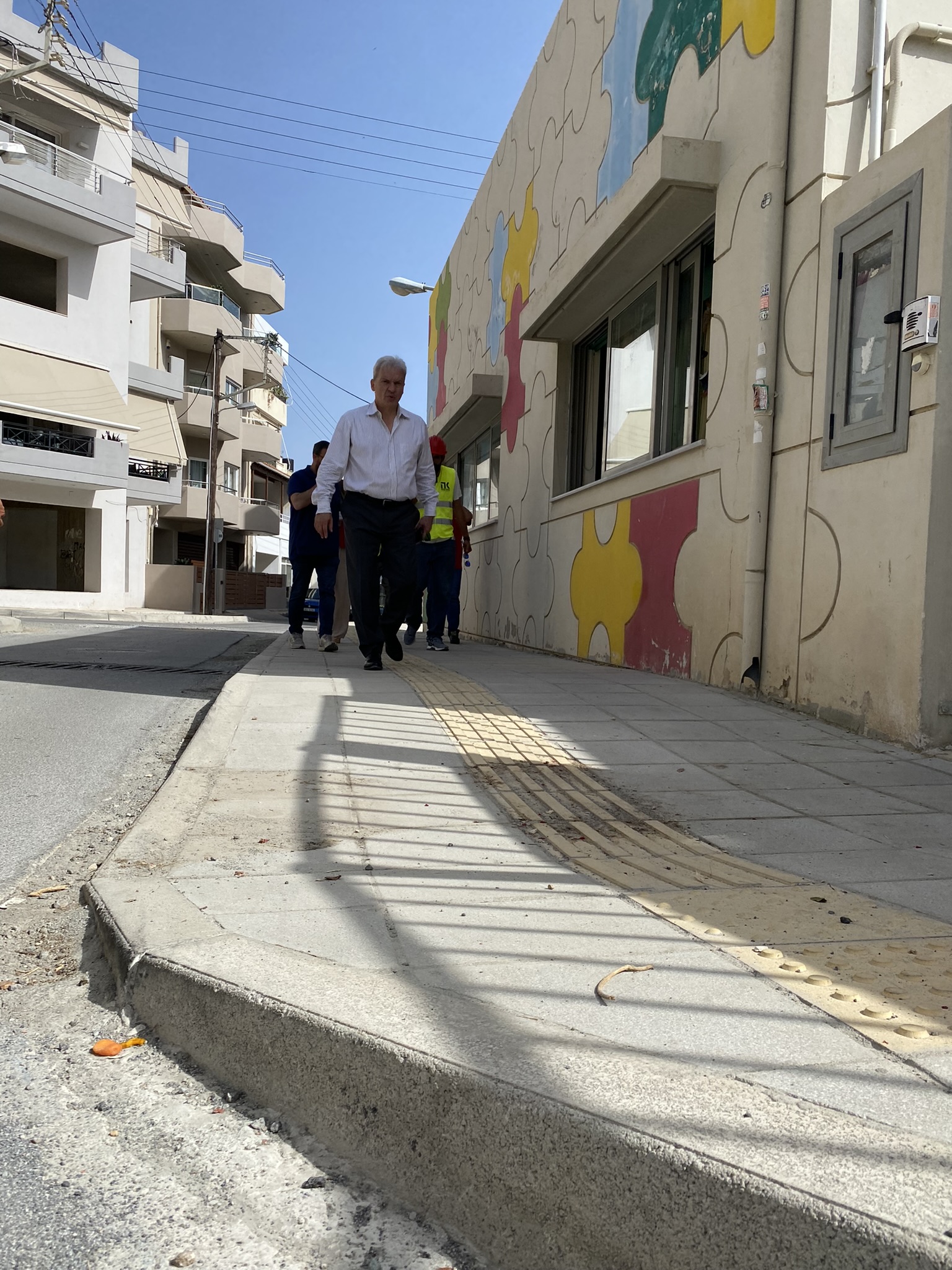 Ηράκλειο: Πιο εύκολη και ασφαλής η πρόσβαση στα σχολεία με την κατασκευή πεζοδρομίων και 25 υπερυψωμένων διαβάσεων