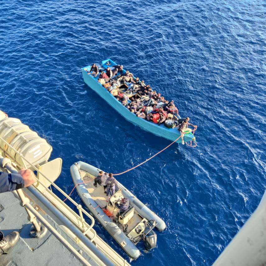 μεταναστες φρεγάτα