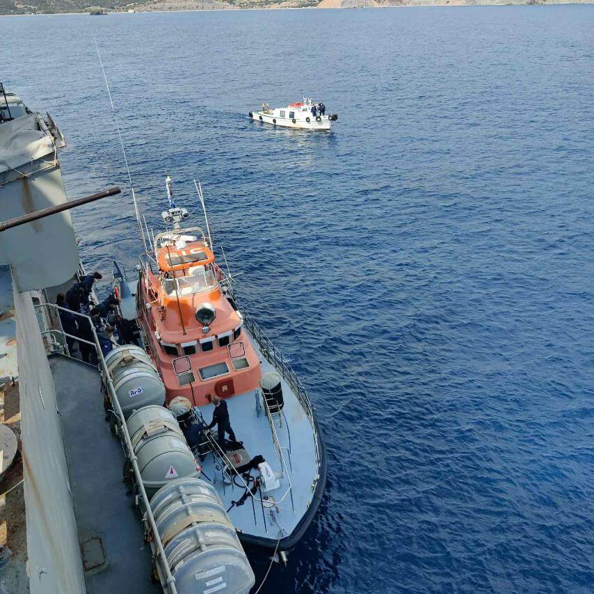 μεταναστες φρεγάτα