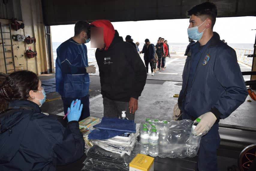 μεταναστες φρεγάτα