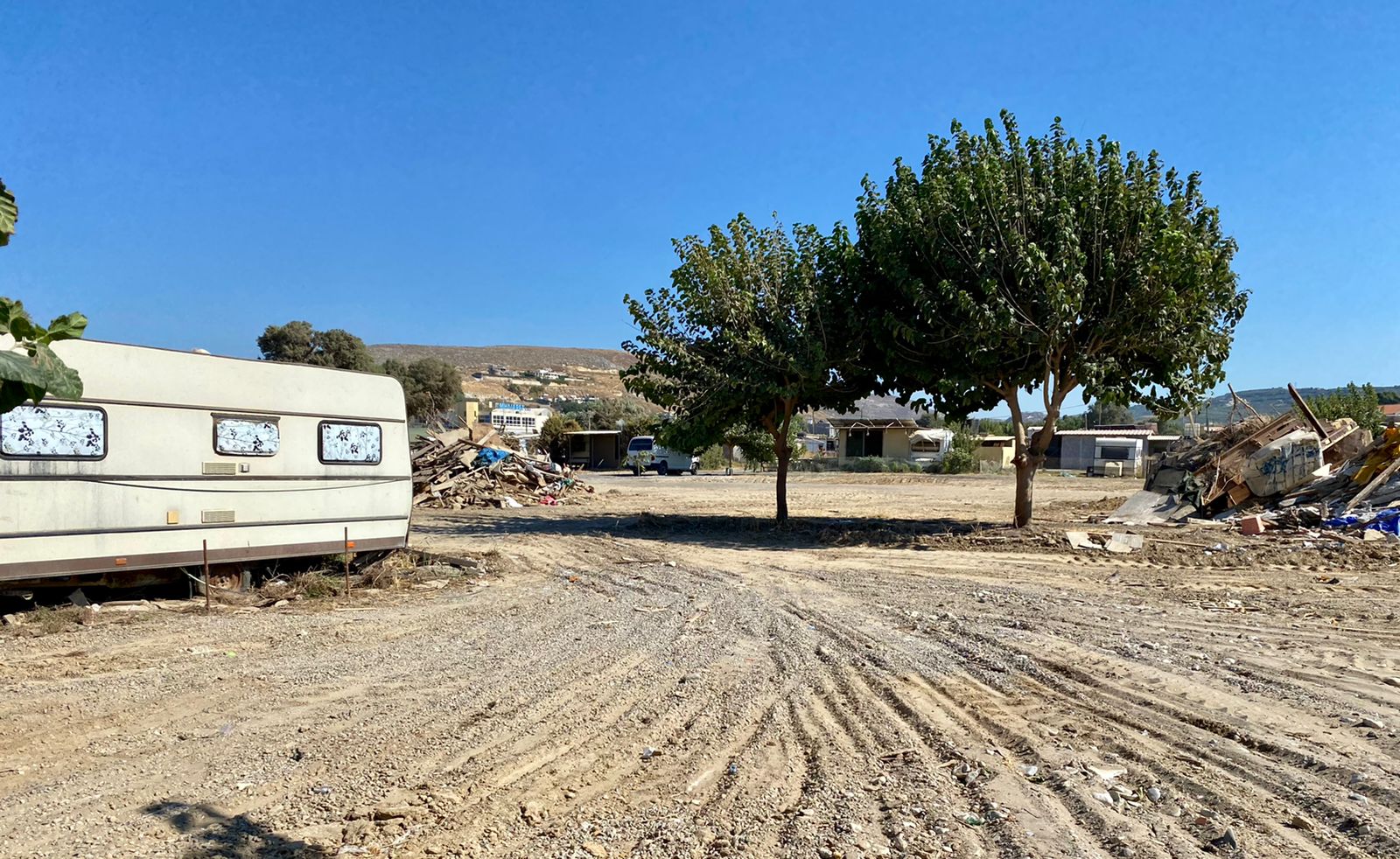 Καρτερός - Καταπατητές