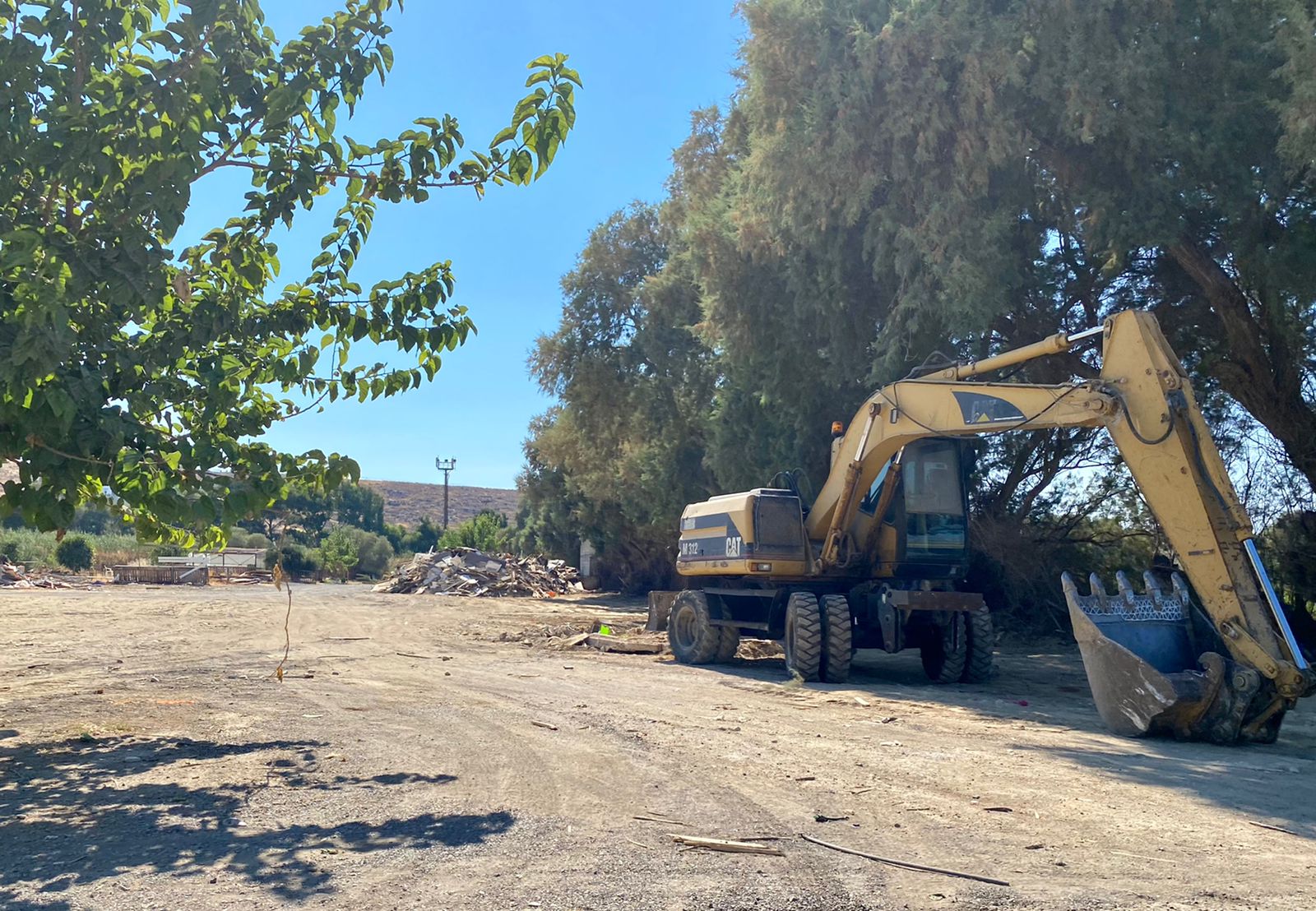 Καρτερός - Καταπατητές