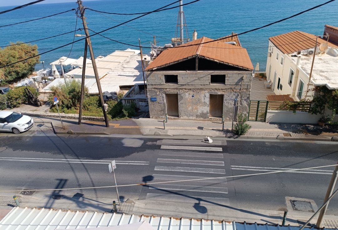 Απελπιστική η κατάσταση από τα λύματα στο δρόμο 