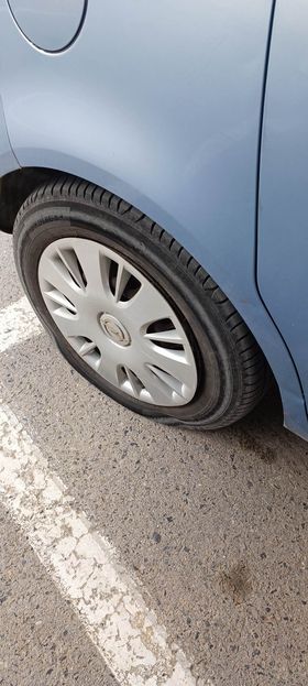 Κατεστραμμένα ελαστικά αυτοκινήτου