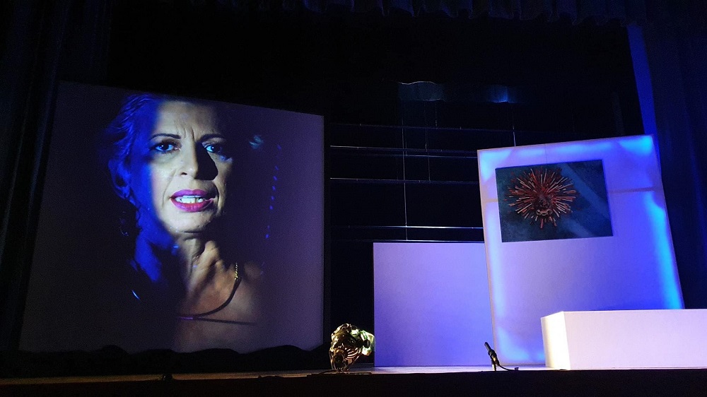 θεατρική παράσταση