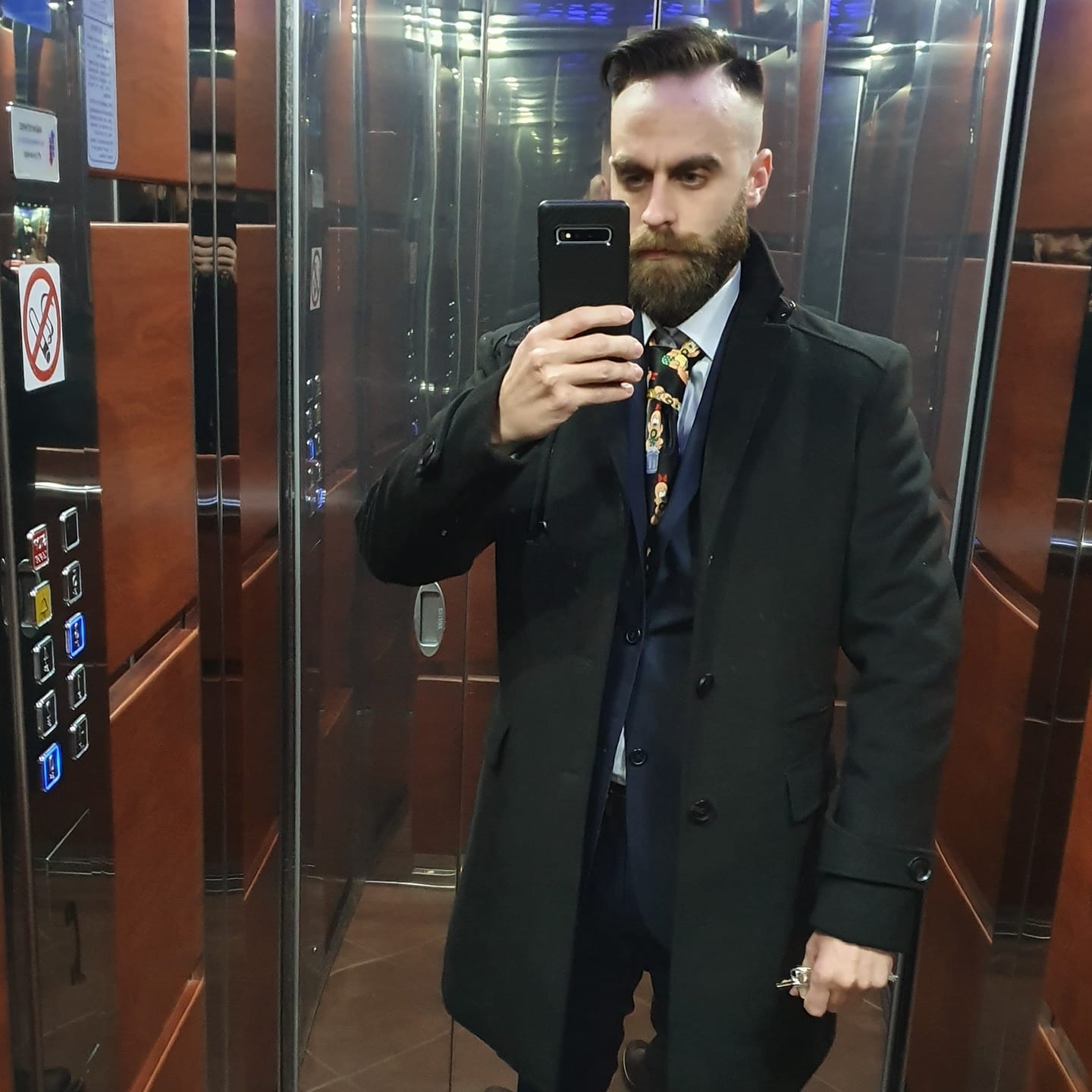 Μάνος Καματερός