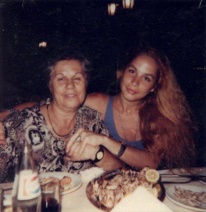 Με τη μητέρα της όταν ήταν 17 ετών