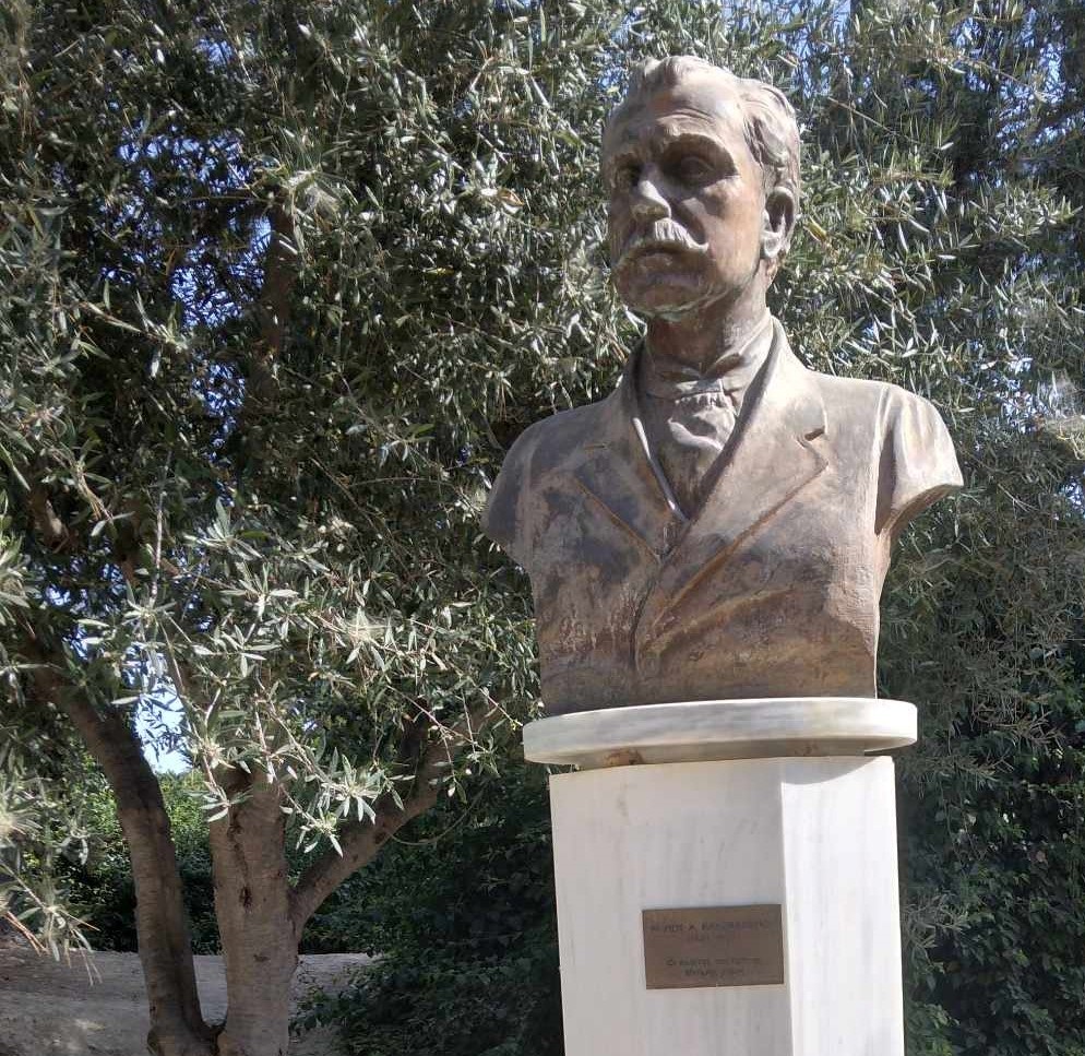 Μίνωας Καλοκαιρινός προτομή