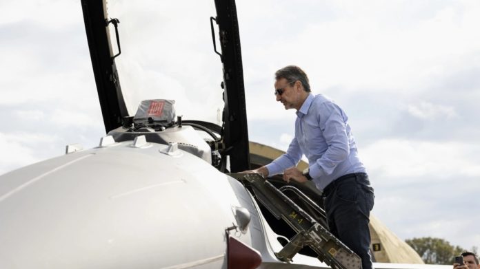 Στην 115 Πτέρυγα Μάχης ο Κυριάκος Μητσοτάκης