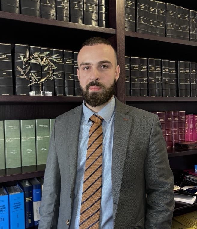 Νίκος Στειακακης