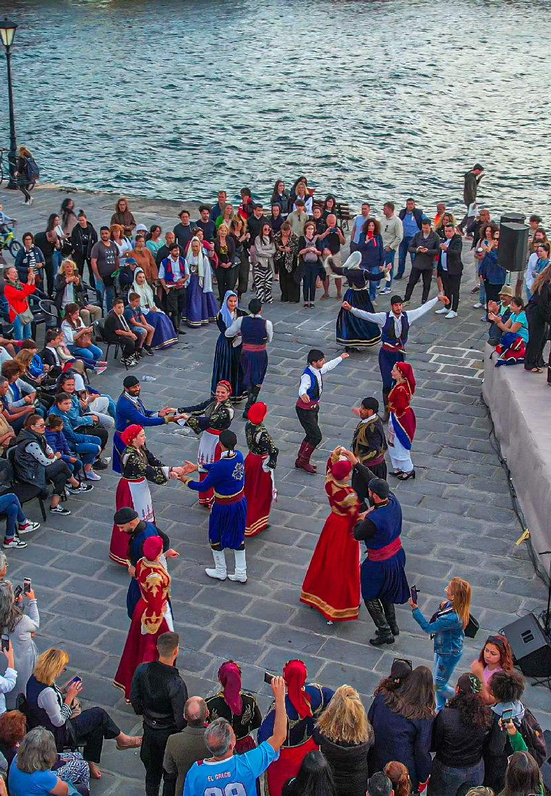 Στην καρδιά του Ενετικού Λιμανιού και με κάθε επισημότητα, τα Χανιά υποδέχθηκαν την Ολυμπιακή Φλόγα 