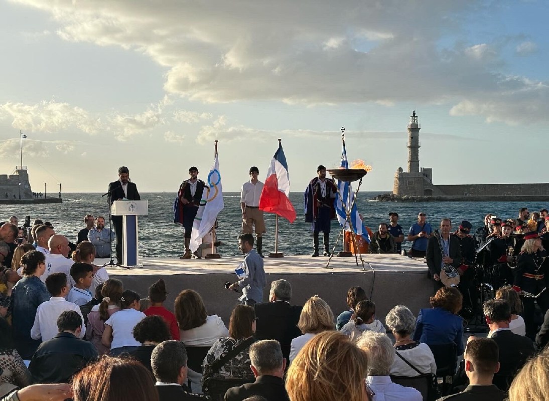 Στην καρδιά του Ενετικού Λιμανιού και με κάθε επισημότητα, τα Χανιά υποδέχθηκαν την Ολυμπιακή Φλόγα 