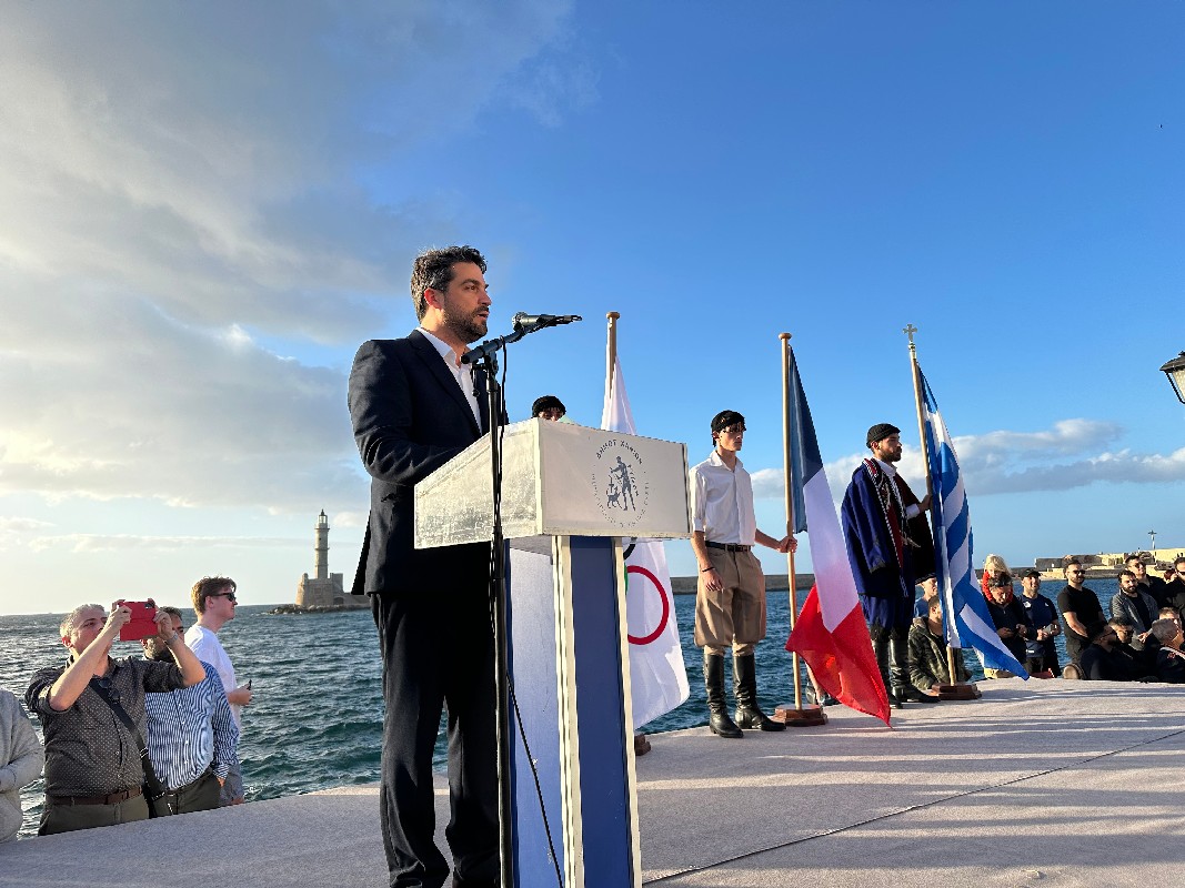 Στην καρδιά του Ενετικού Λιμανιού και με κάθε επισημότητα, τα Χανιά υποδέχθηκαν την Ολυμπιακή Φλόγα 