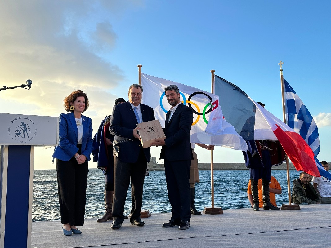 Στην καρδιά του Ενετικού Λιμανιού και με κάθε επισημότητα, τα Χανιά υποδέχθηκαν την Ολυμπιακή Φλόγα 