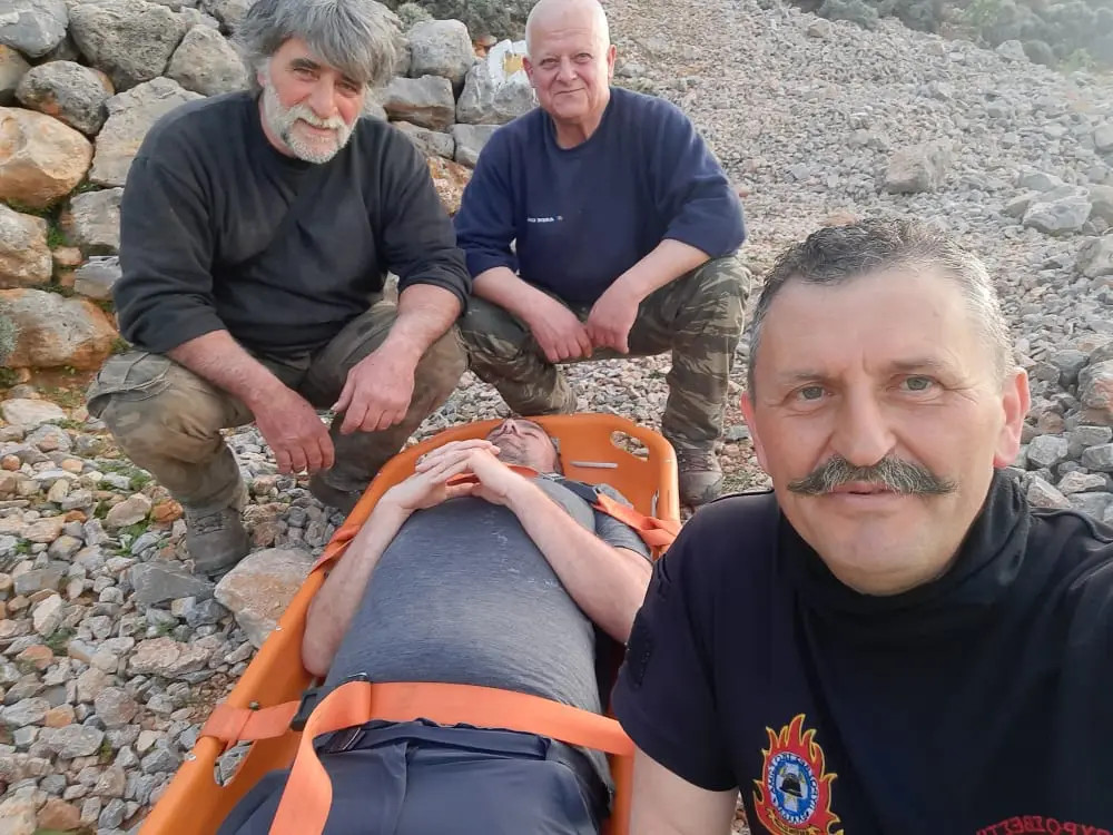 φωτογραφία από parakritika