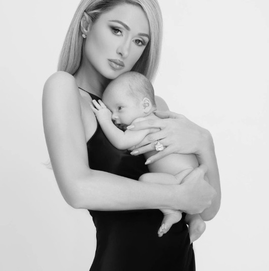 πάρις χίλτον μωρό μητρότητα