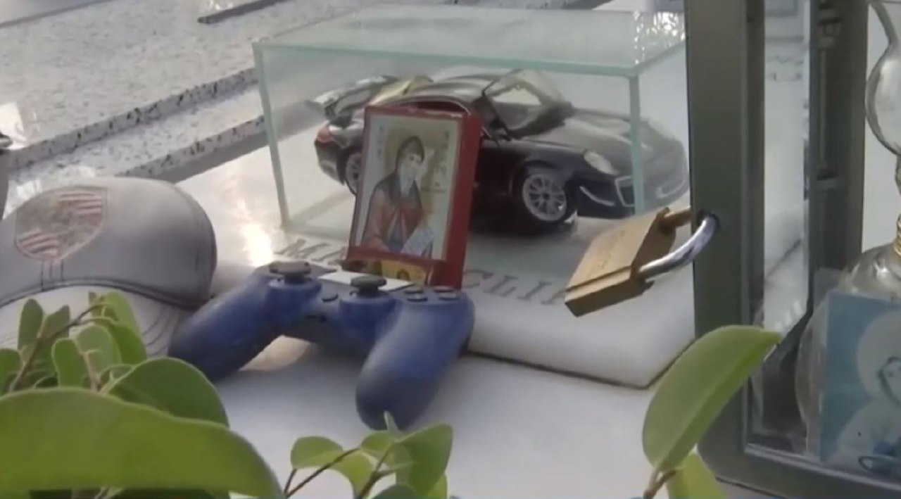 Η οικογένεια του καλλιτέχνη έχει βάλει λουκέτο προκειμένου να αποτρέψει νέες κλοπές