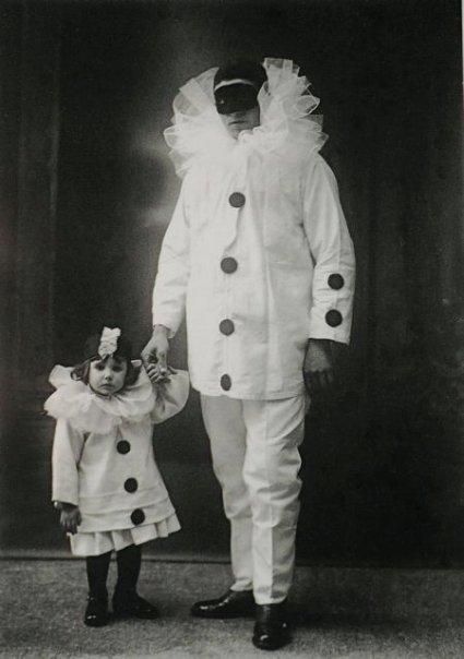 Απόκριες στα 1908…στην «γρινιάζουσαν και συστροπούσαν πόλιν του Ηρακλείου»!