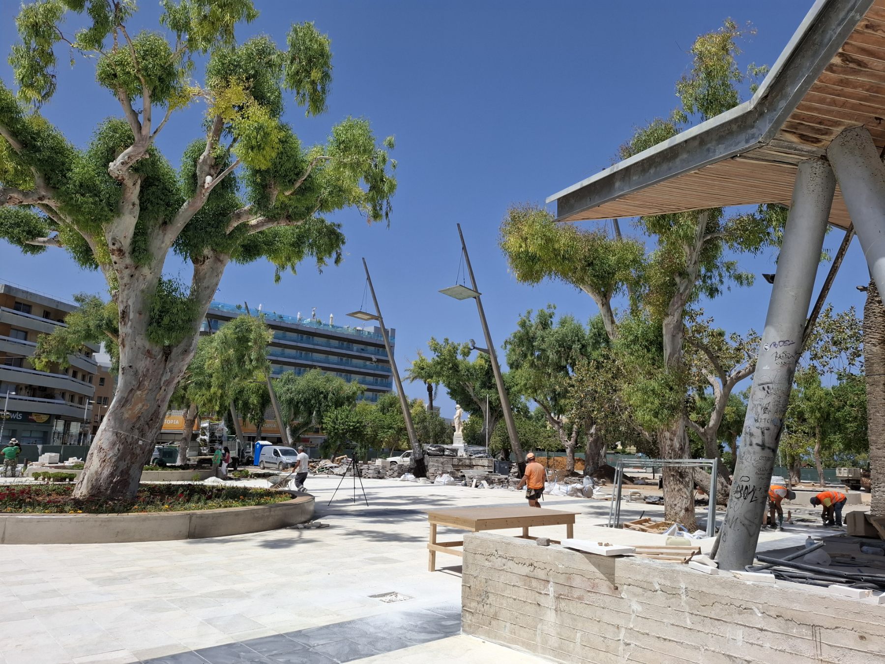 plateia eleytherias pylones cover