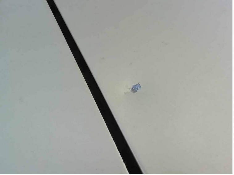 Σφαίρα “προσγειώθηκε” σε αυτοκίνητο - Φωτογραφίες