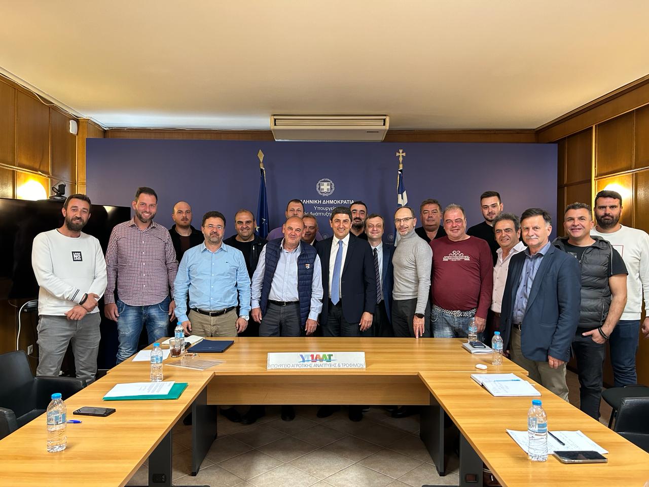 Αυγενάκης επαφές