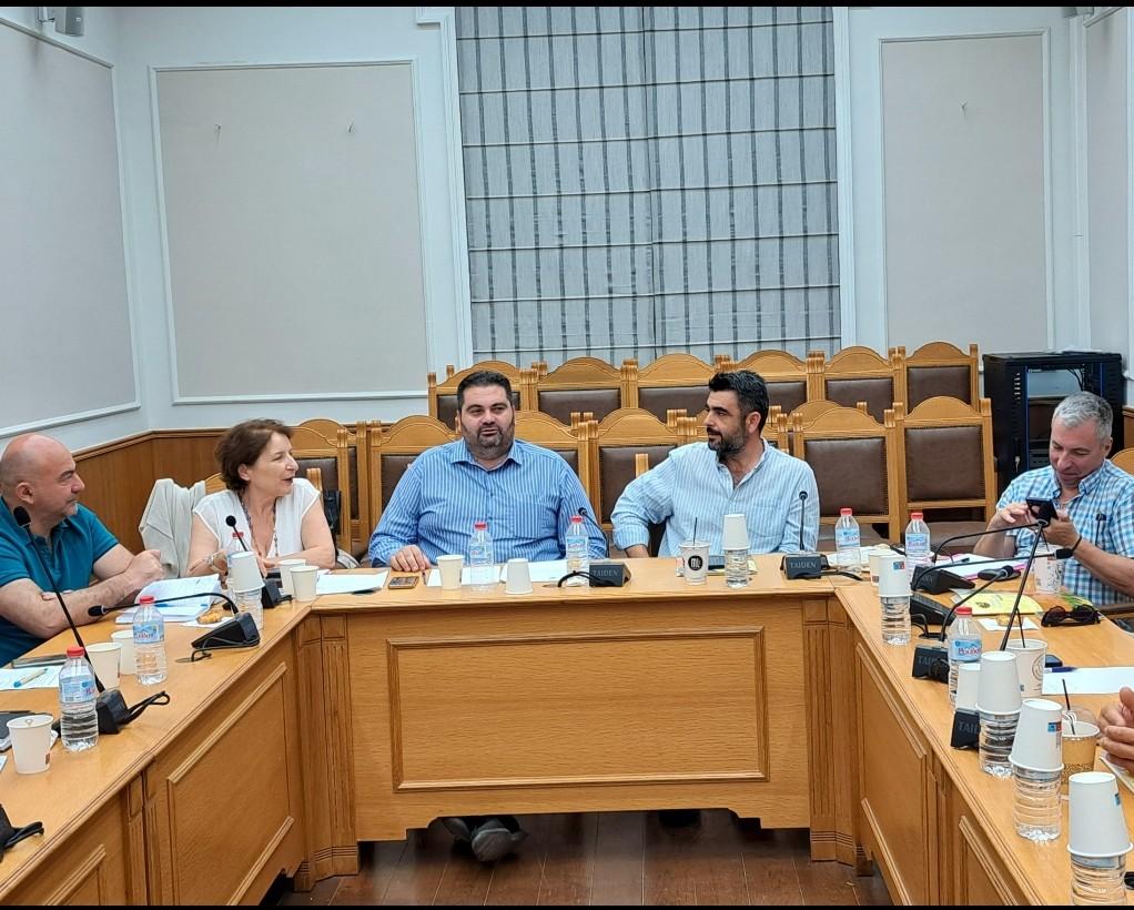 Σύσκεψη στην Περιφέρεια Κρήτης για την ανάδειξη της μελισσοκομίας στο νησί