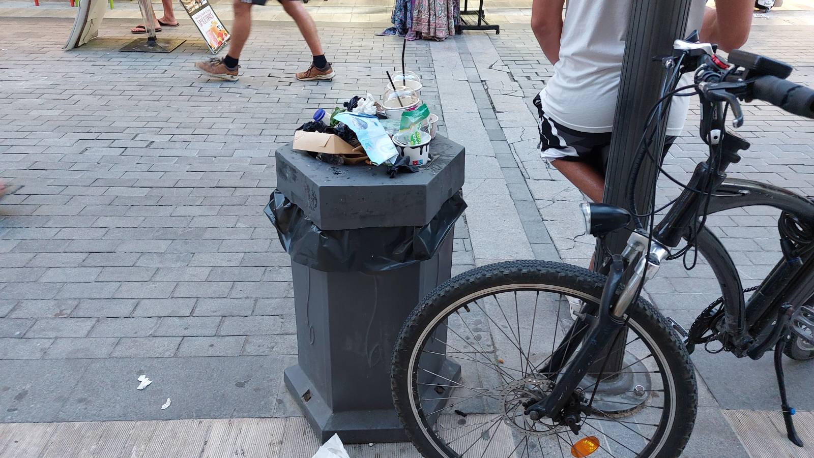 skoupidia 25is augoustou3