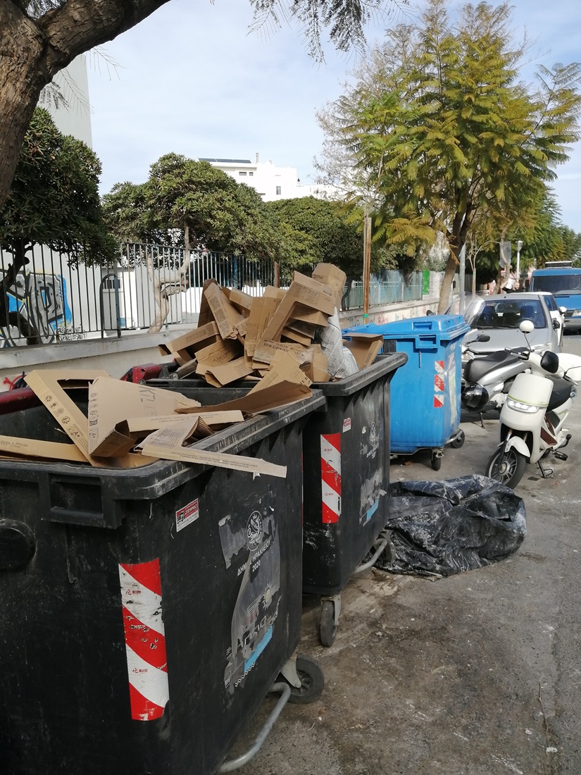 Κάδοι σκουπίδια ανακύκλωση