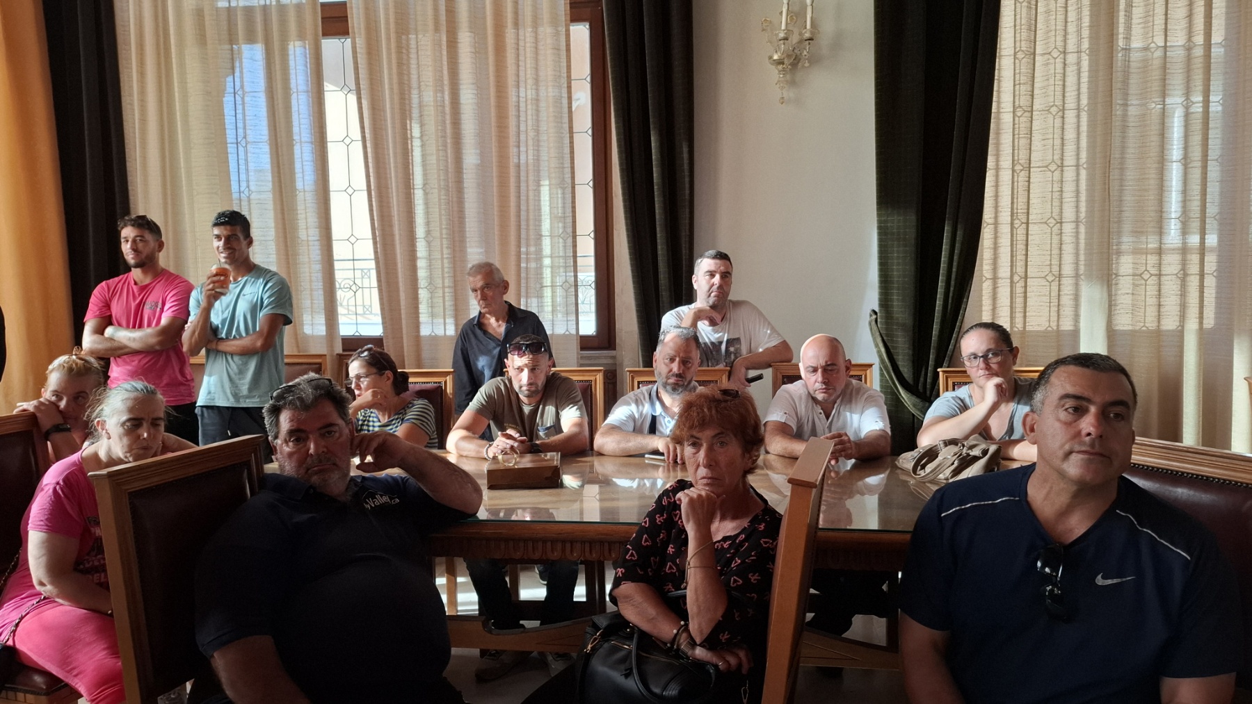 symbasiouxoi kathariotitas...