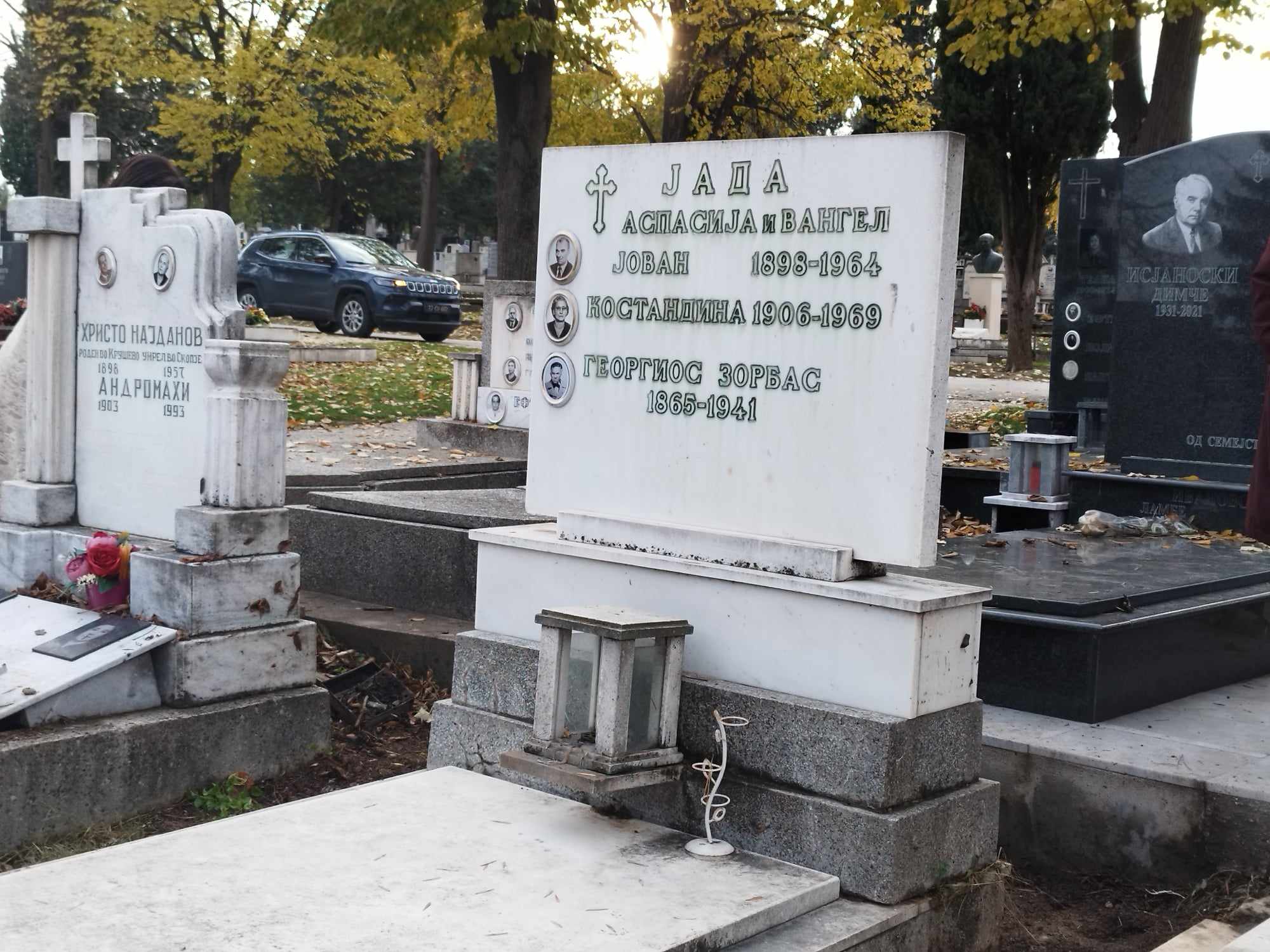 Τάφος Ζορμπά Φίλοι Καζαντζάκη
