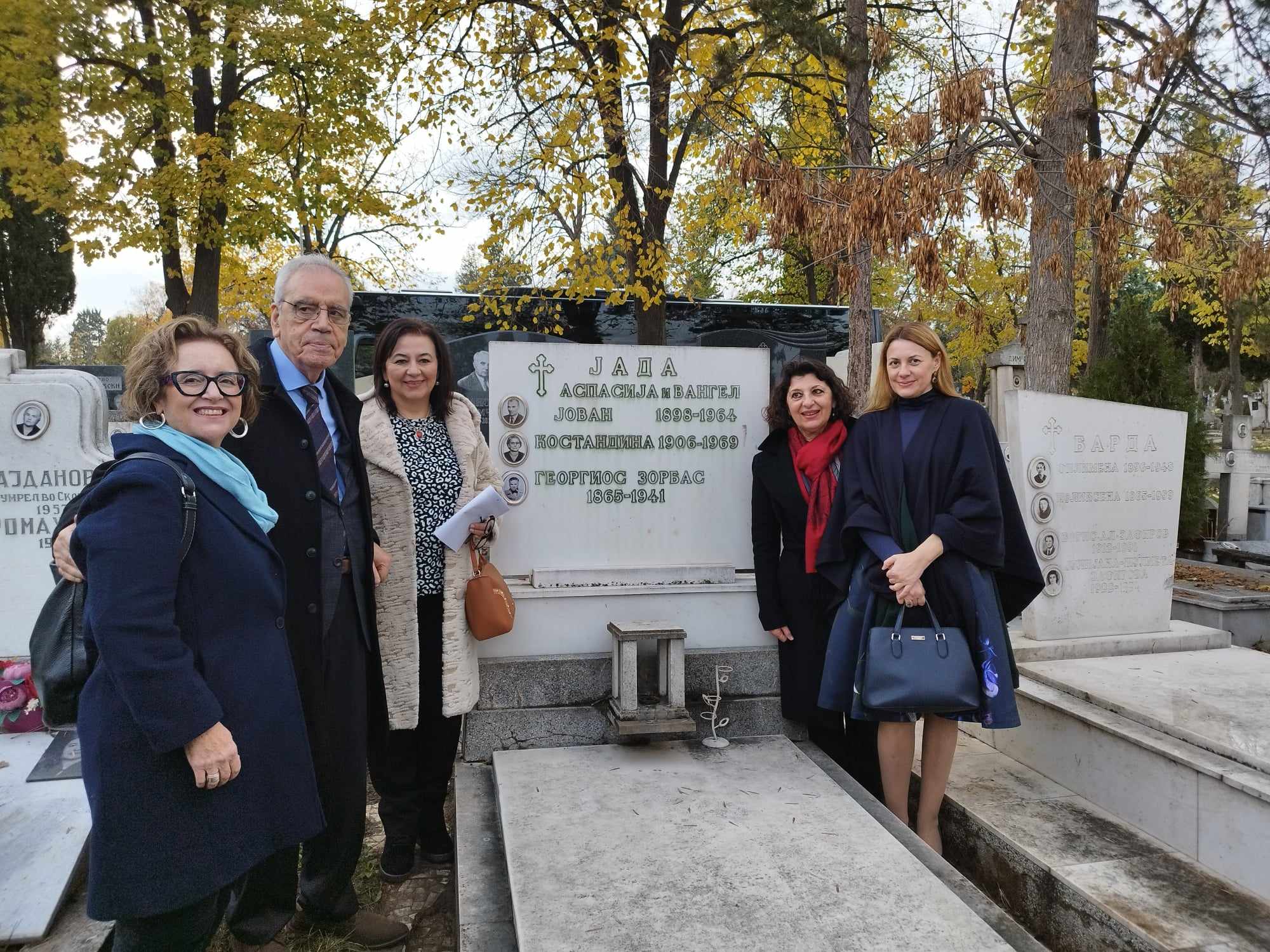 Τάφος Ζορμπά Φίλοι Καζαντζάκη
